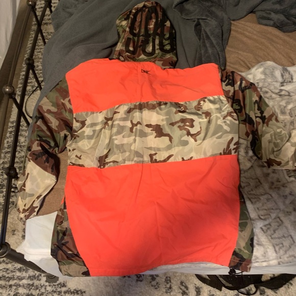 Hooded ethik windbreaker - Picture 2 of 2